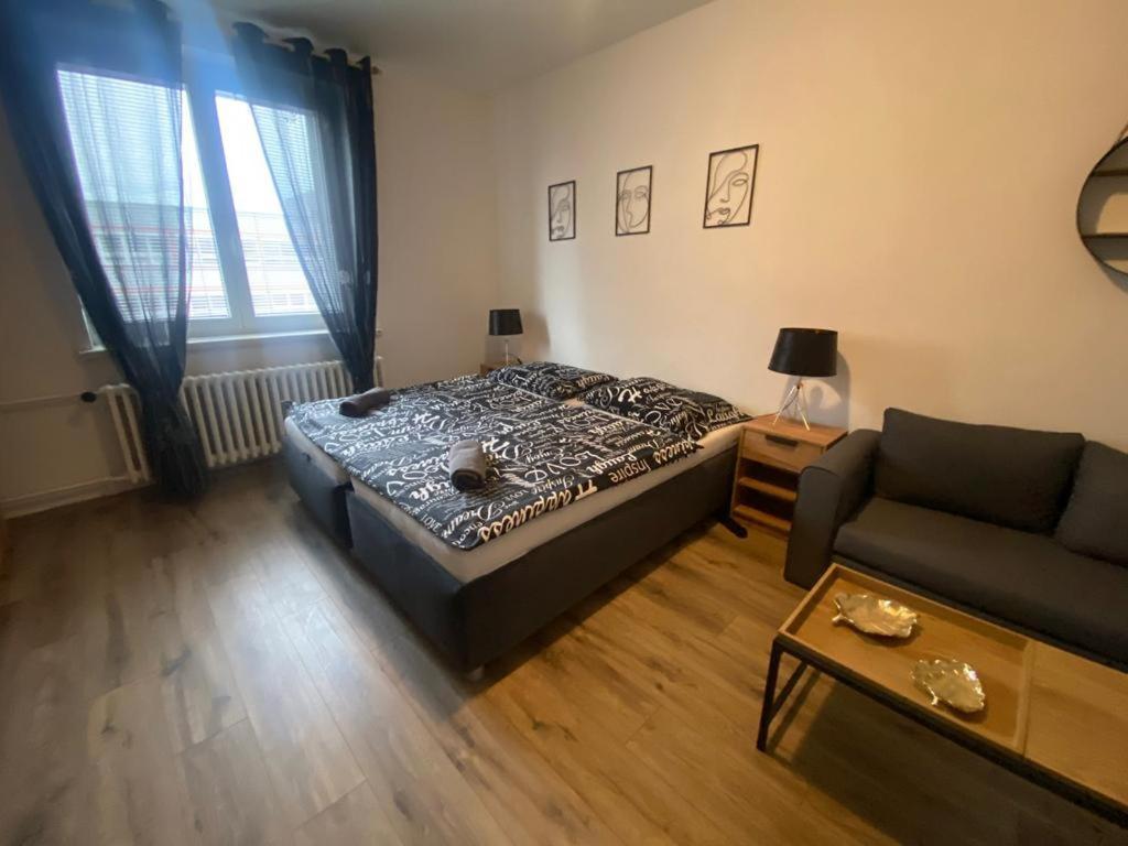 Cerna Ruze - Apartman 4 Plzeň Exterior foto